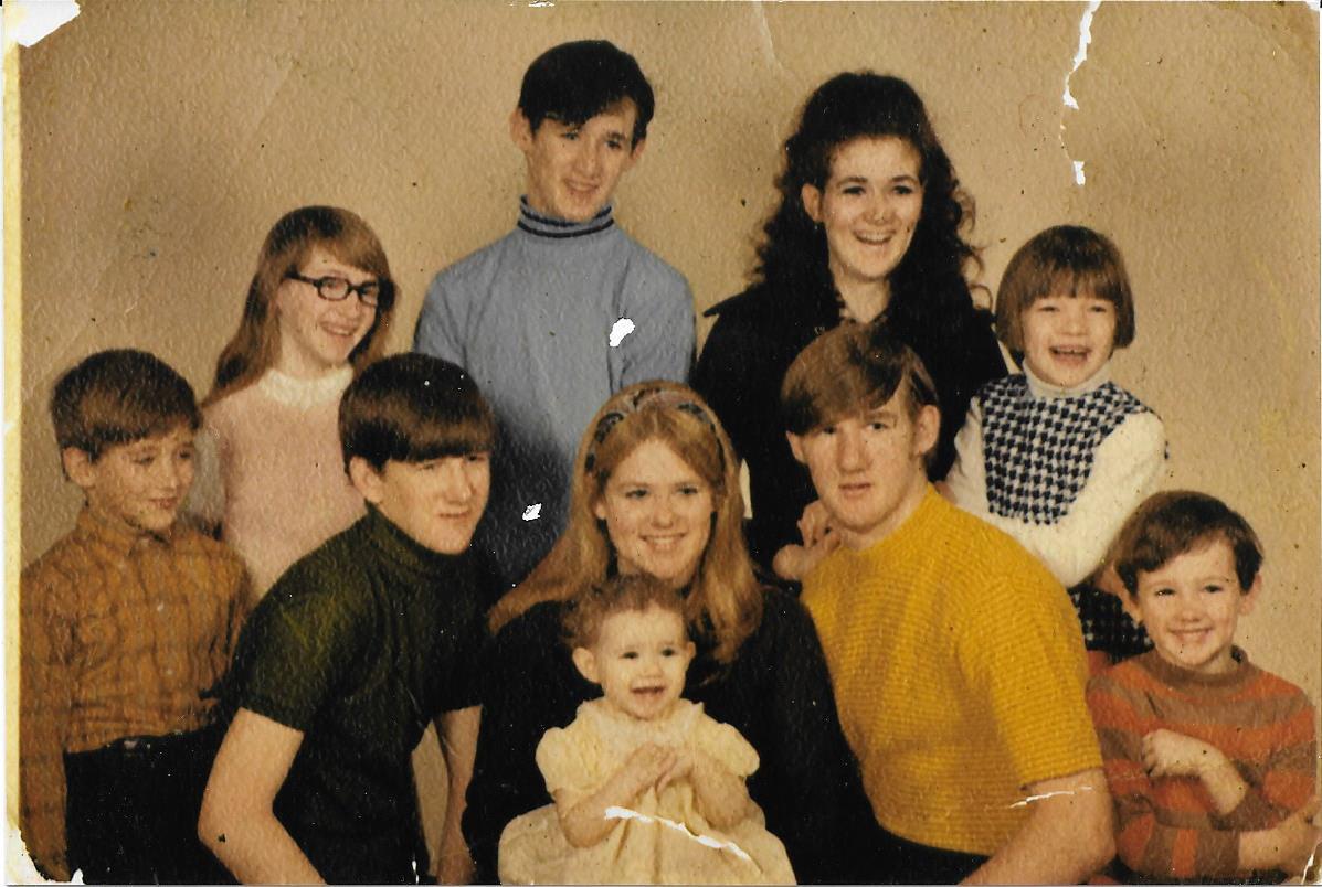 6751E36C BEE9 4955 9AE0341B4F03EF98 Mark Wahlberg with his siblings