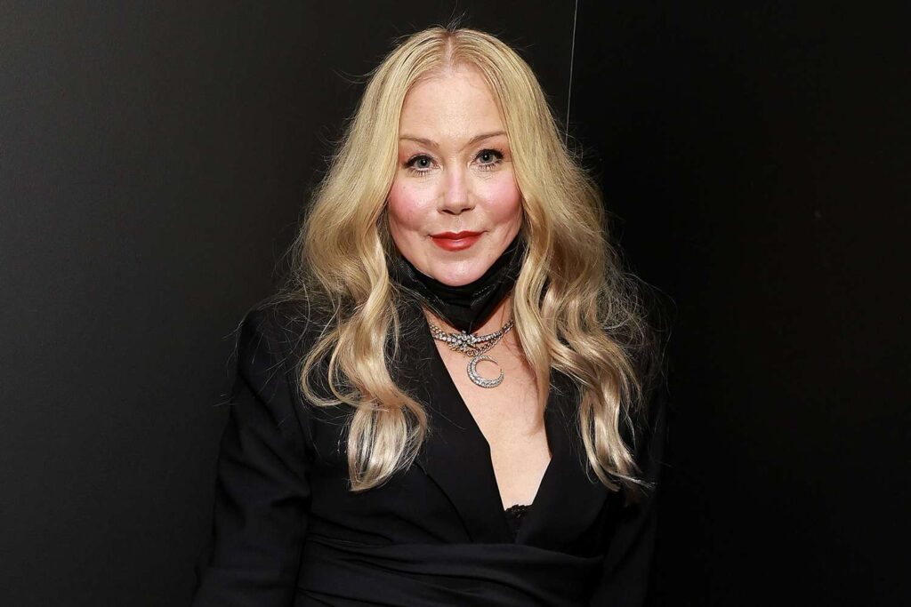 christina applegate 2023 critics choice awards 011523 tout 488ae961558e41c091911e844c43dc1d Christina Applegate
American actress